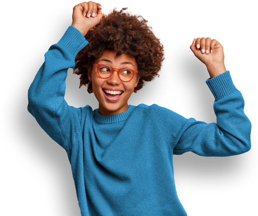 Una mujer muestra cara de alegría y satisfacción